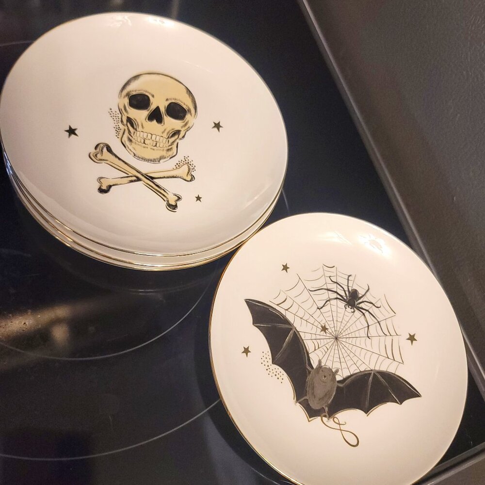Potter's Studio Skull, Spiders, & Bats Halloween Plates (set of 4)